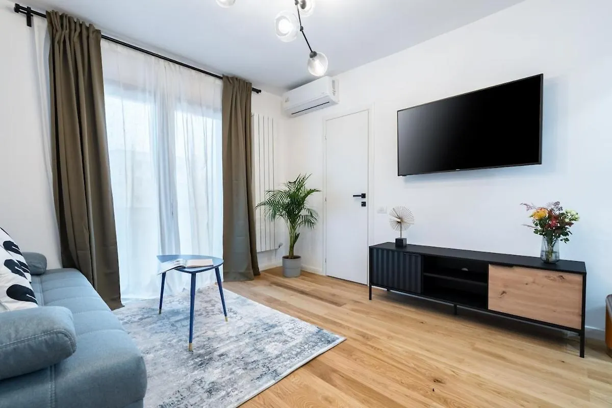 Bright Apartment - Top Location - Charming Balcony Bucarest