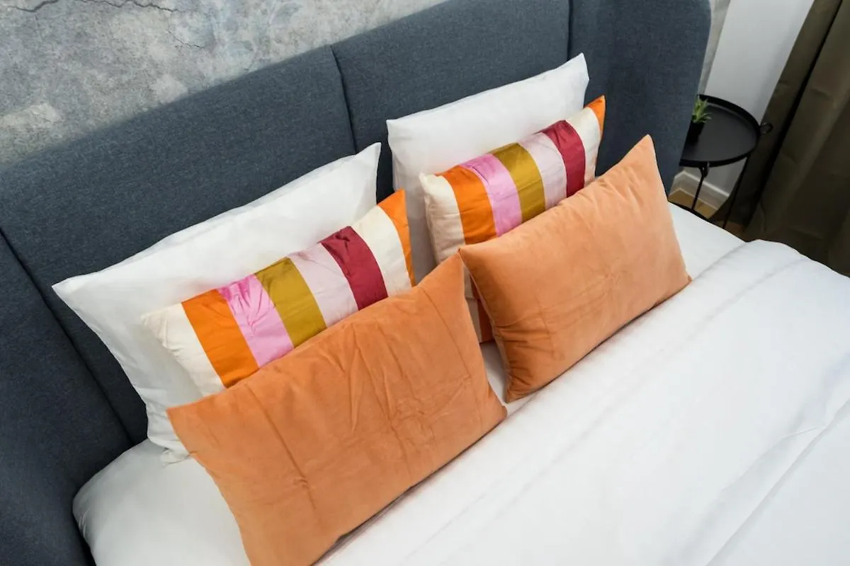 Bright Apartment - Top Location - Charming Balcony Bucharest