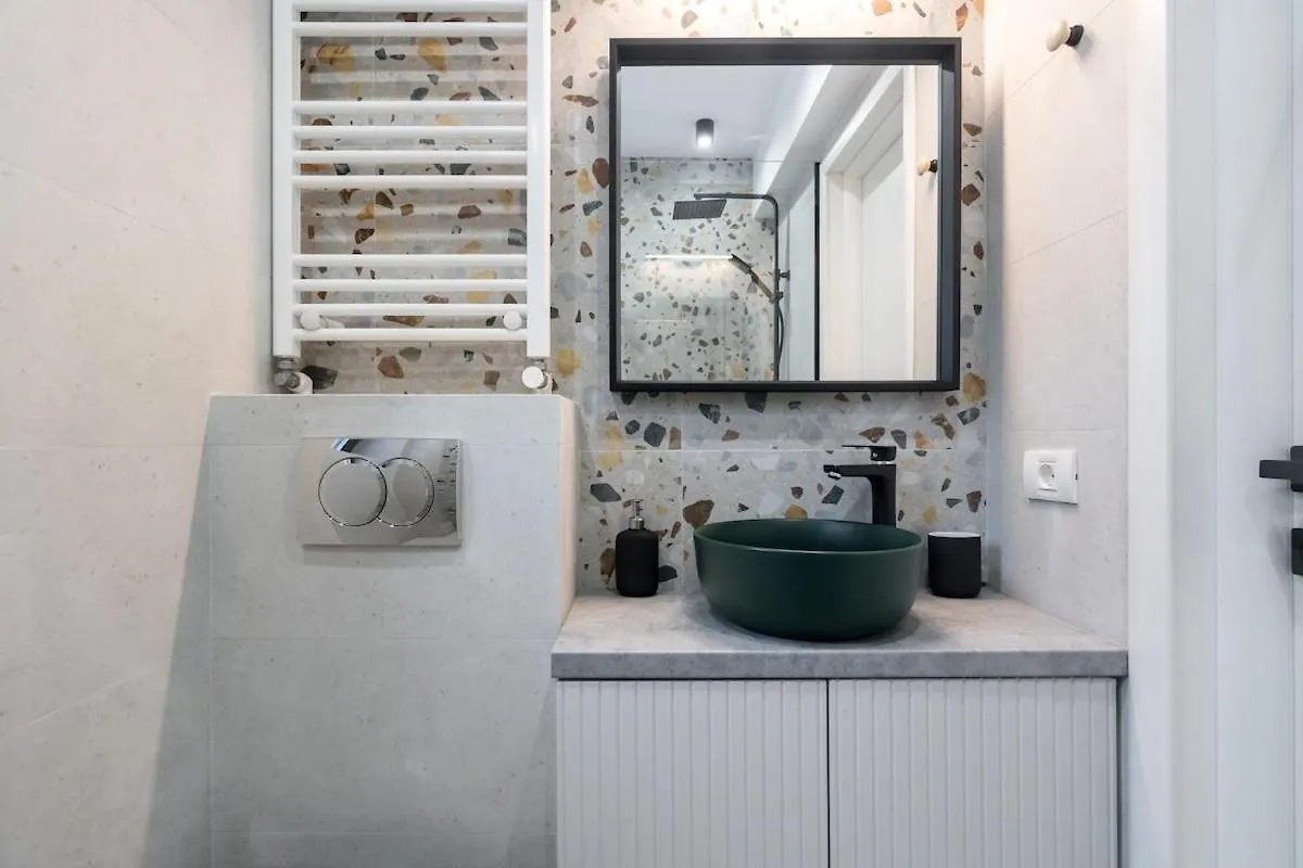 Bright Apartment - Top Location - Charming Balcony Bucharest