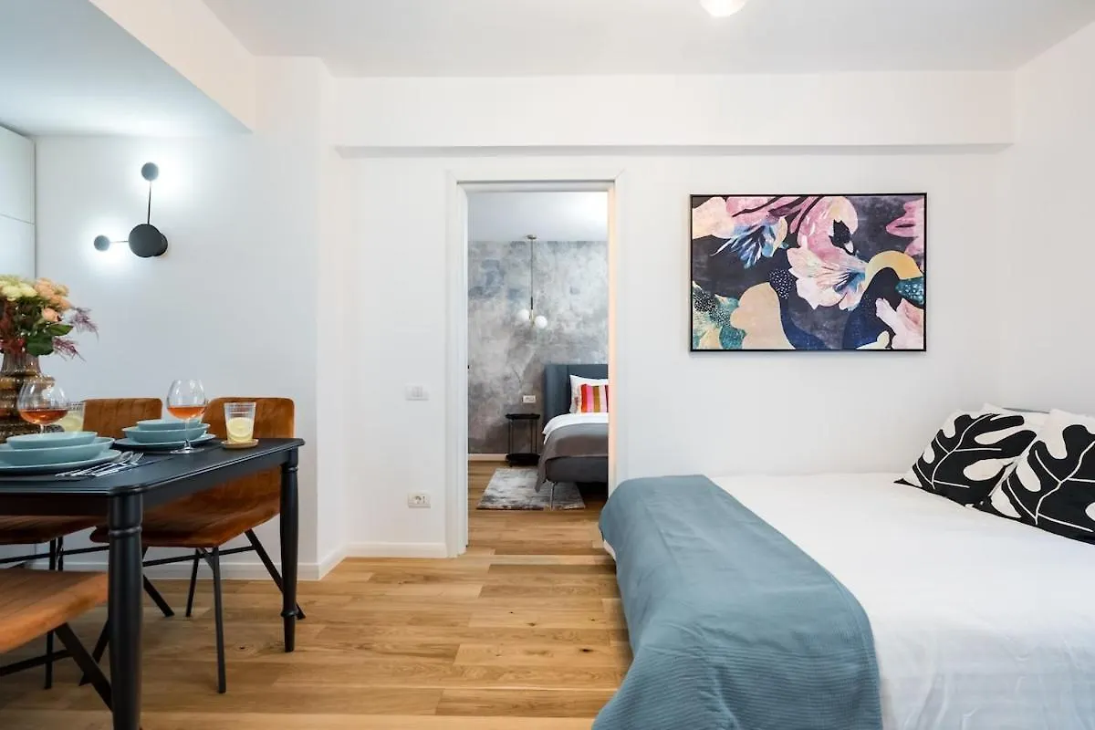 Bright Apartment - Top Location - Charming Balcony Bucharest 0*,