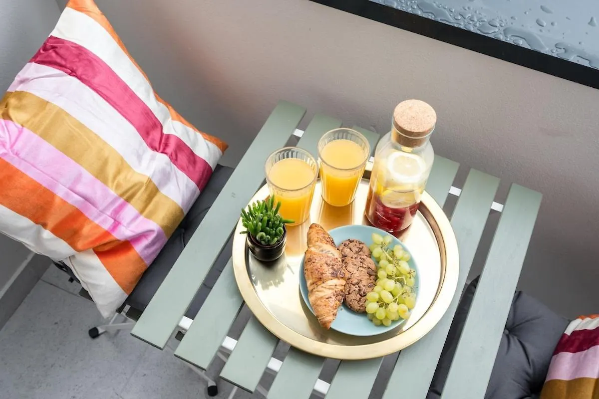 Bright Apartment - Top Location - Charming Balcony Bucharest Romania
