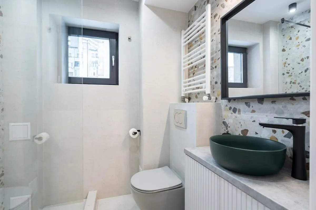 Bright Apartment - Top Location - Charming Balcony Bucharest