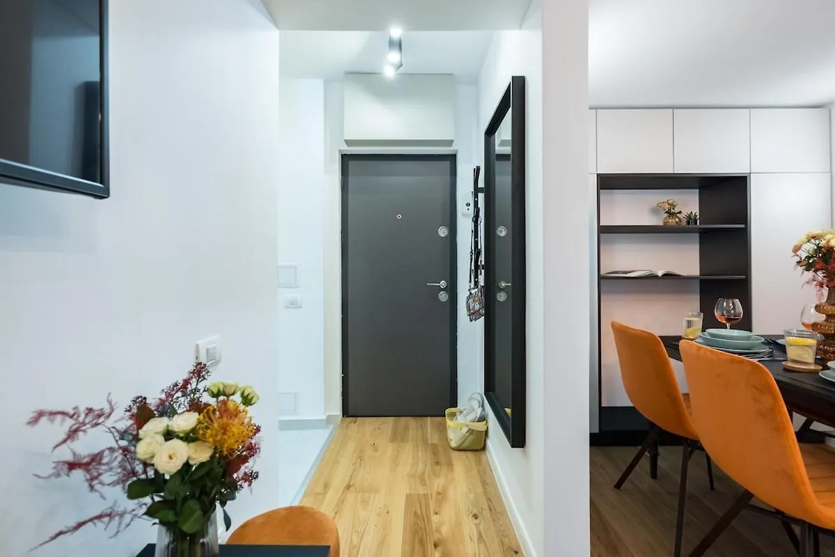 Bright Apartment - Top Location - Charming Balcony Bucharest Romania