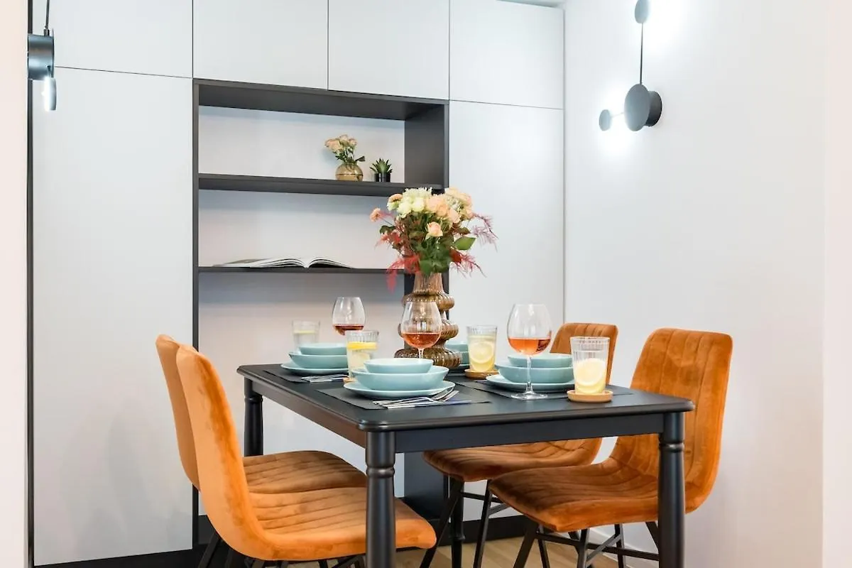 Bright Apartment - Top Location - Charming Balcony Boekarest
