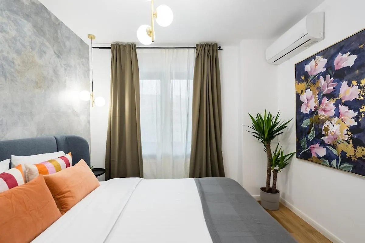 Bright Apartment - Top Location - Charming Balcony Boekarest