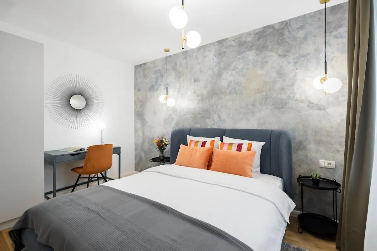 Bright Apartment - Top Location - Charming Balcony Boekarest