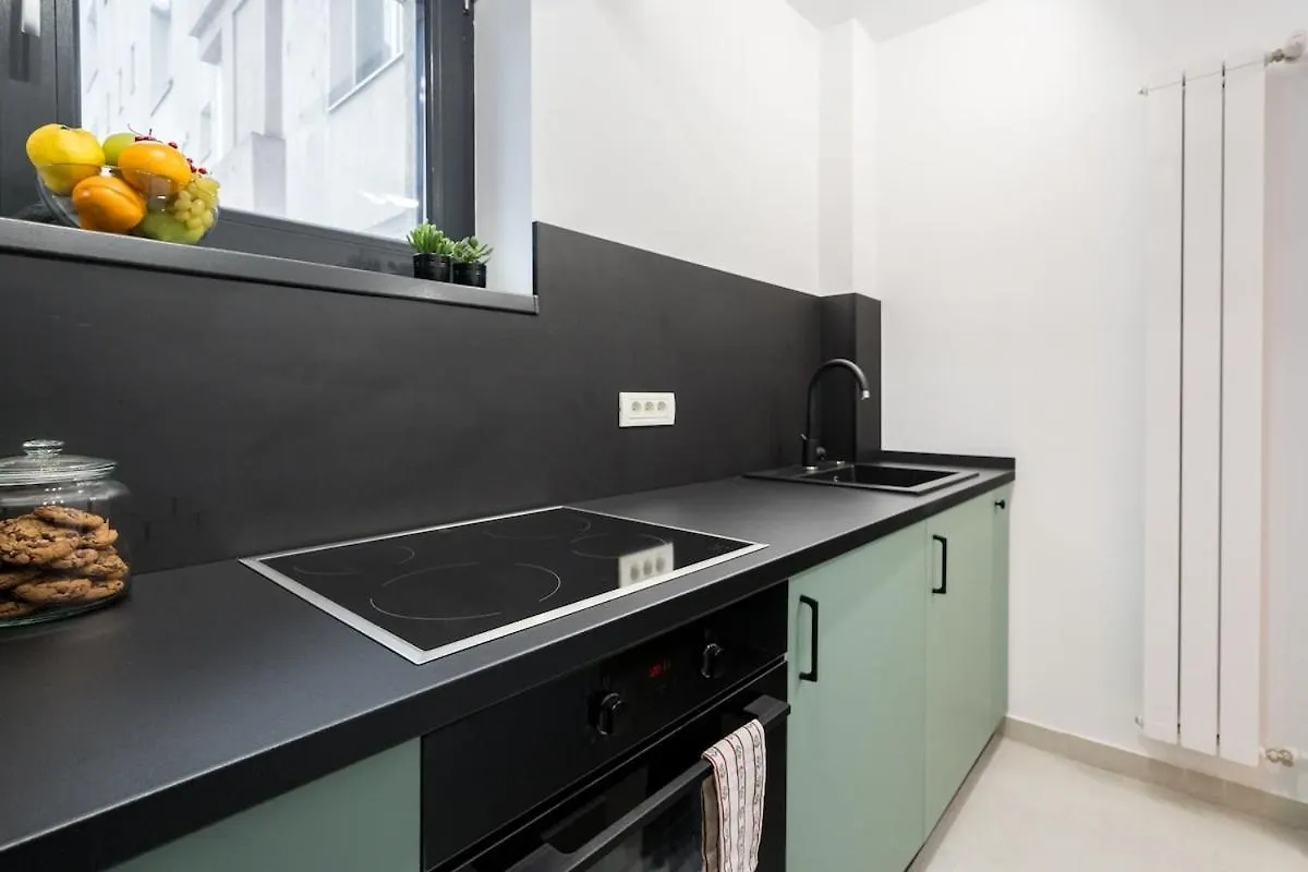 Bright Apartment - Top Location - Charming Balcony Boekarest
