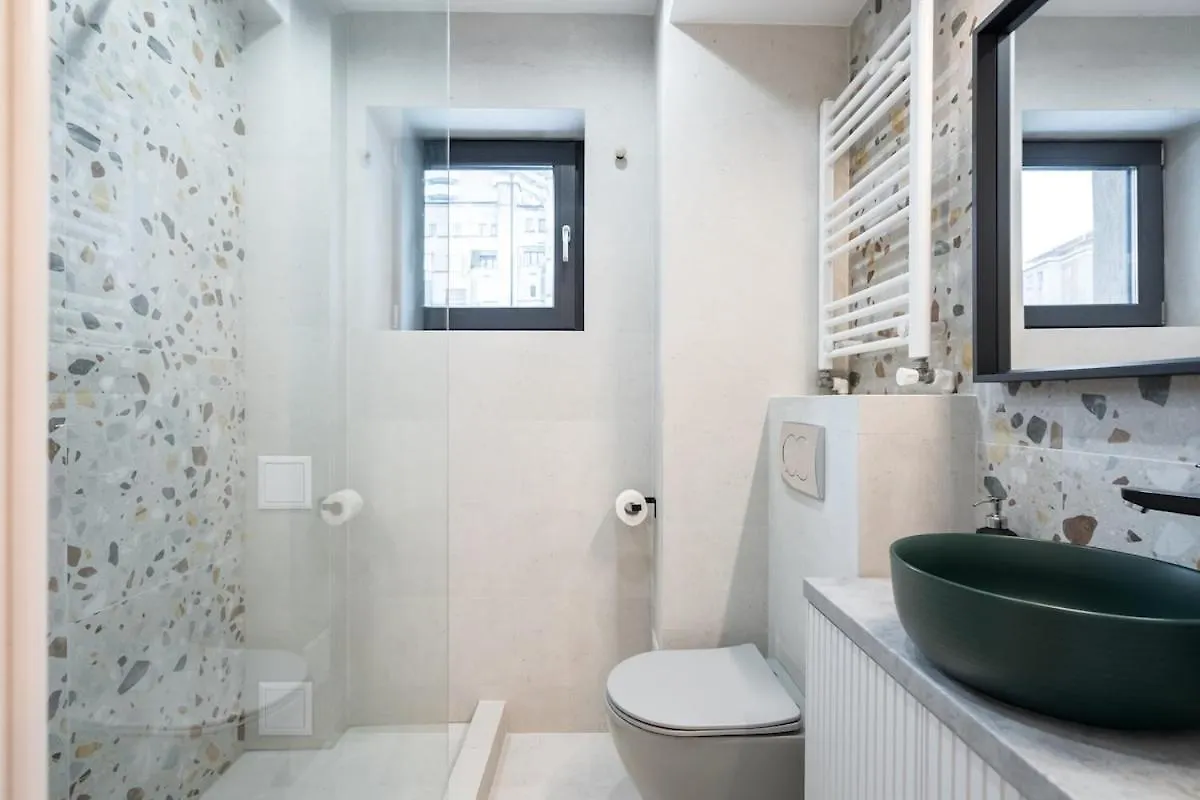 Bright Apartment - Top Location - Charming Balcony Boekarest 0*,